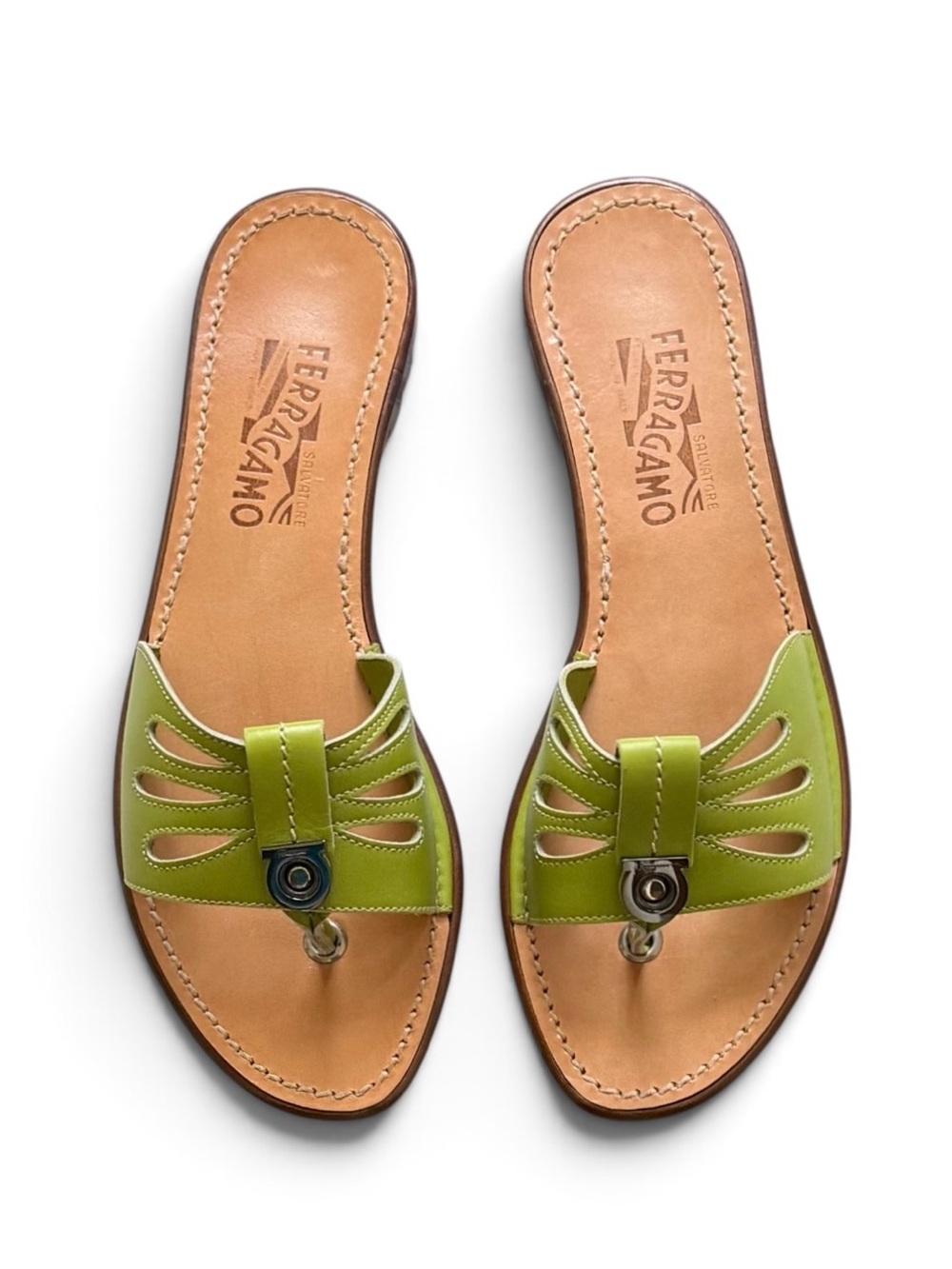 Salvatore Ferragamo Assenzio Green Leather Slide Thong Camely V Sandals Size 7